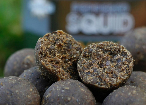 Бойлы Dynamite Baits Peppered Squid Boilies